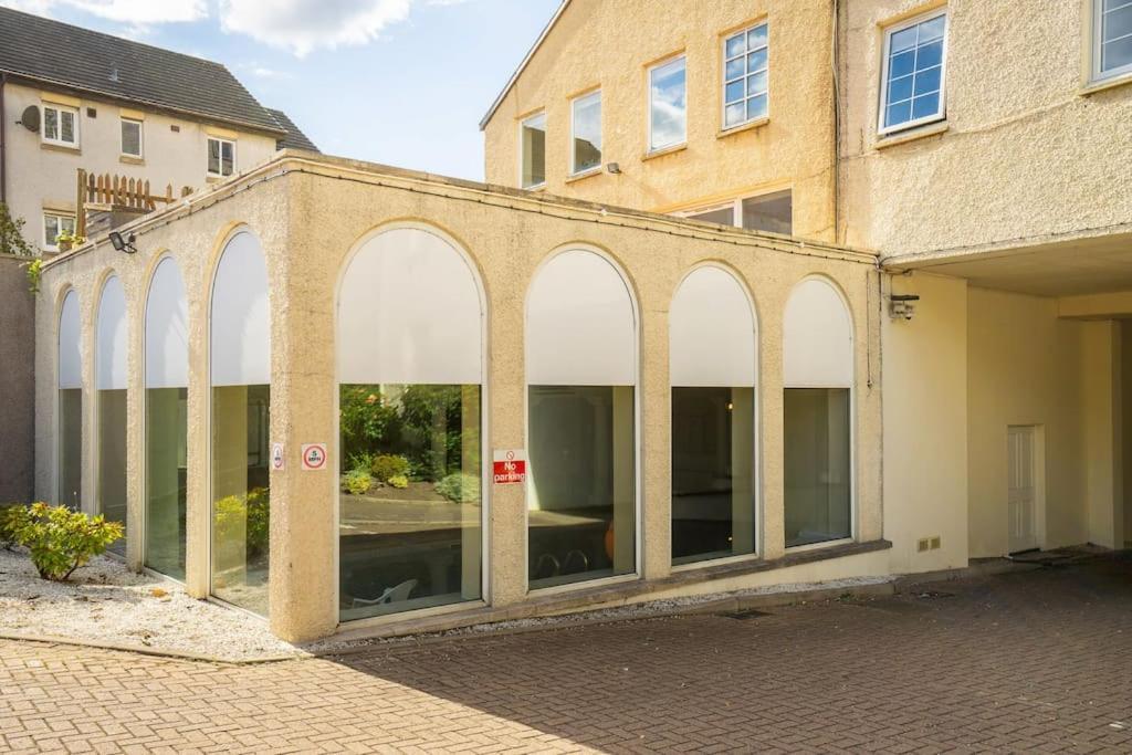 Central, Bright 2 Bed Flat - Pool & Sauna, Edinburgh